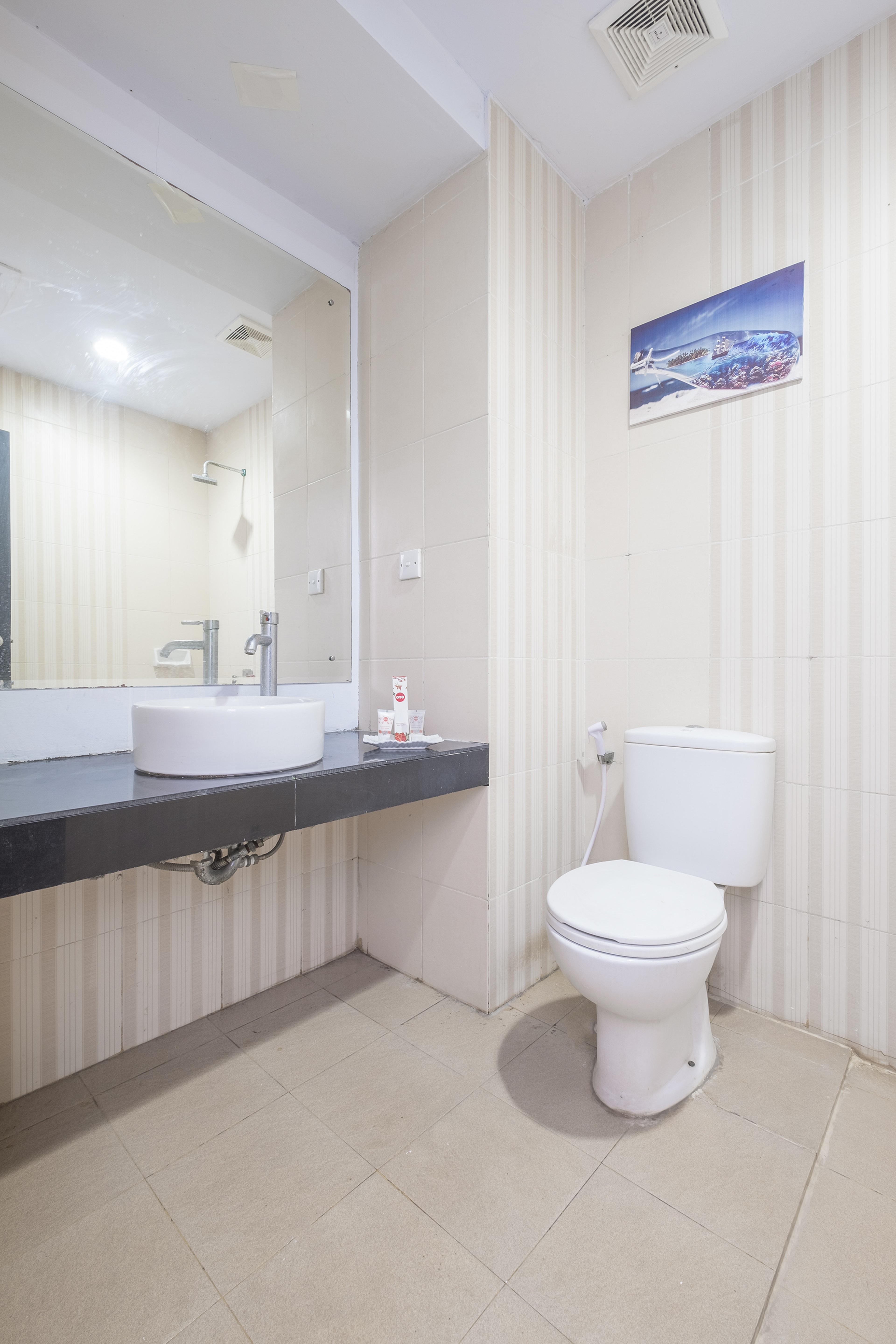 Urbanview Hotel Asyra Makassar Exterior photo
