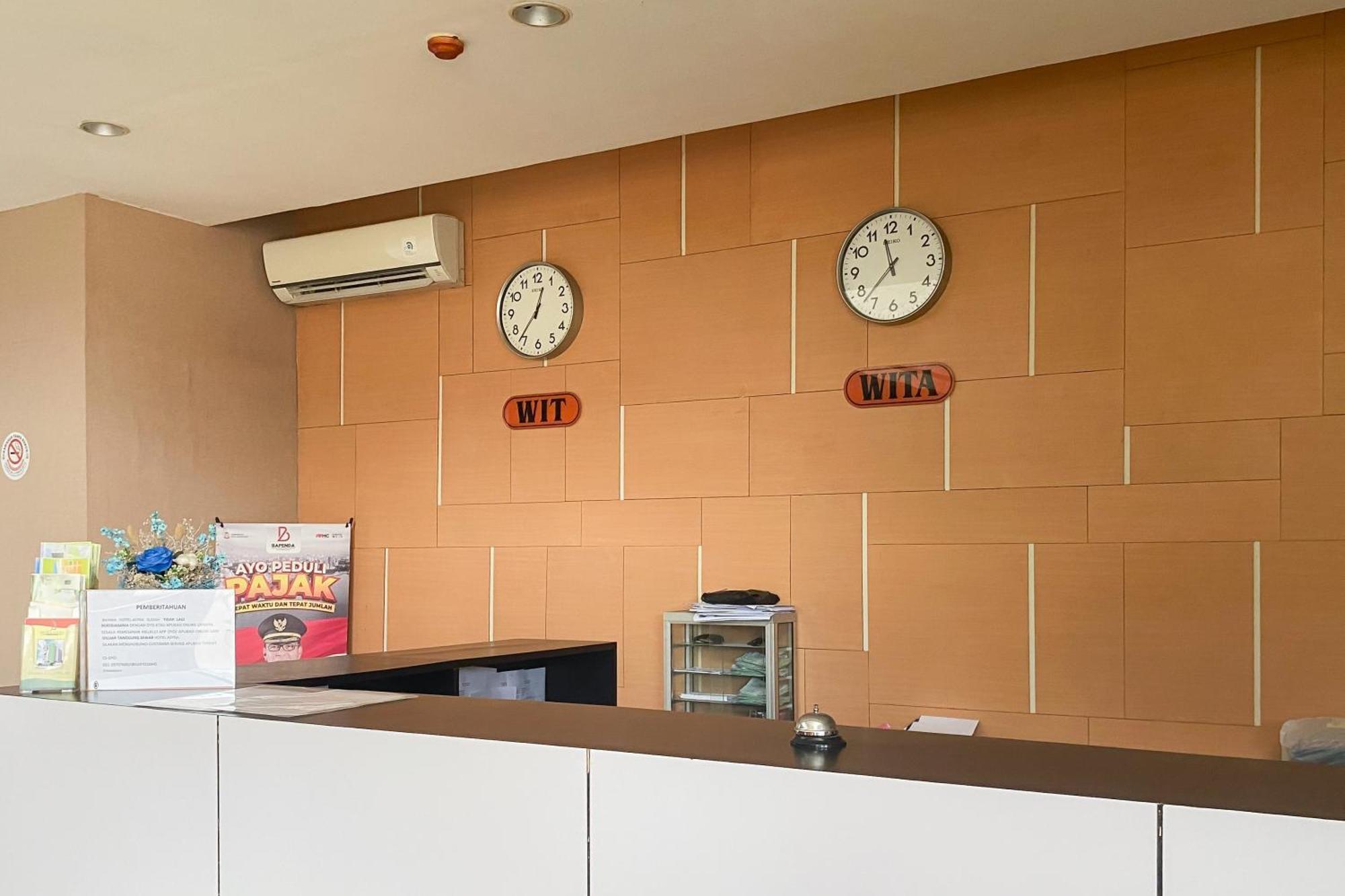 Urbanview Hotel Asyra Makassar Exterior photo