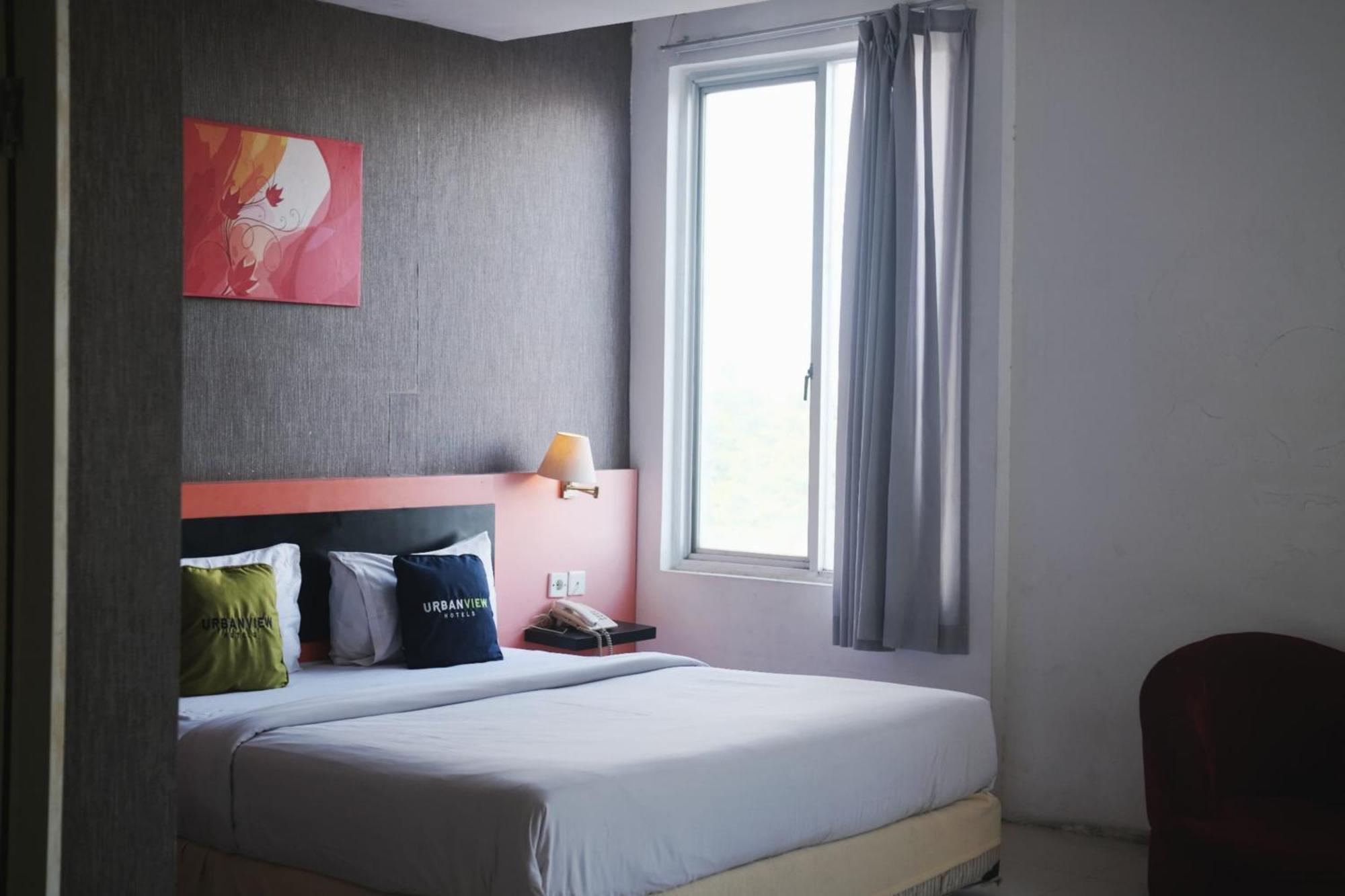 Urbanview Hotel Asyra Makassar Exterior photo